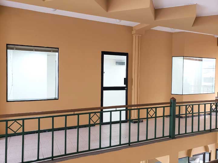 entrada-principal-lateral-opuesto-local-12