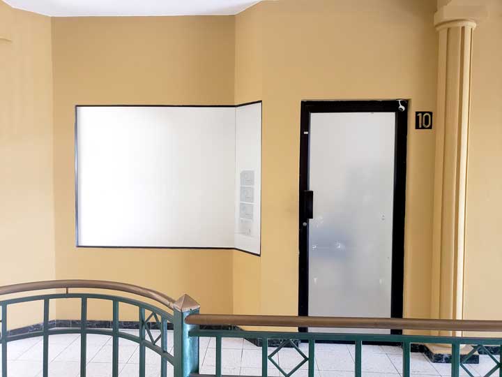 local-10-frontal-exterior