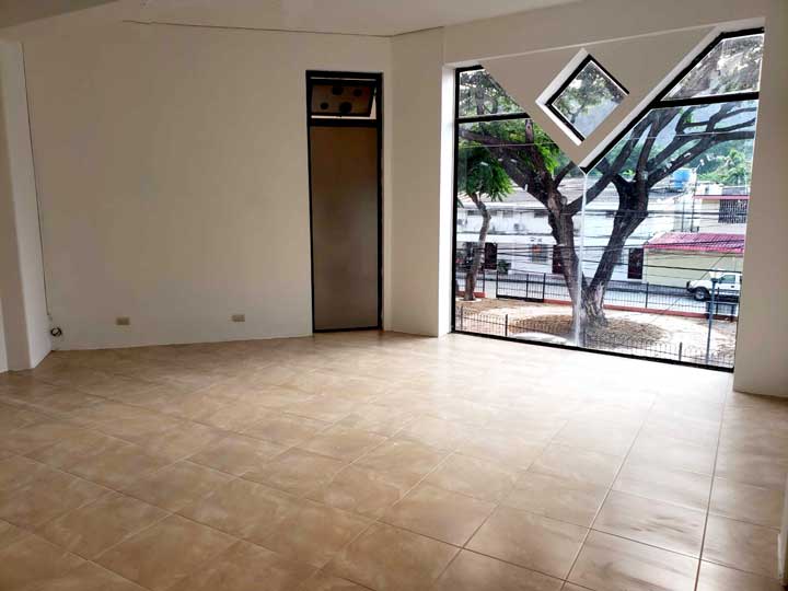 local-10-frontal-opuesto